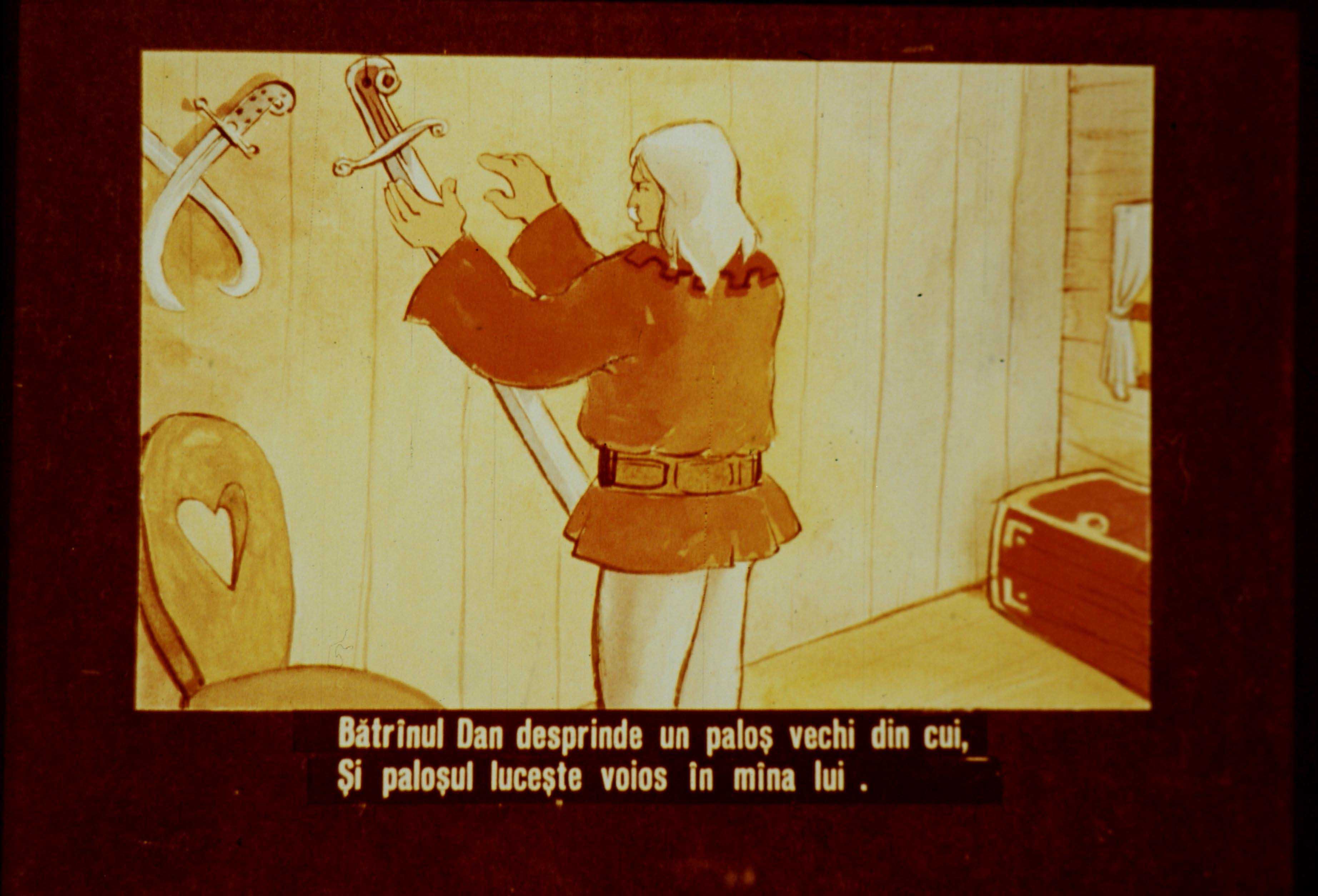 Un bătrân în haine tradiționale desprinde un palos din cui, iar arma strălucește în mâna sa.