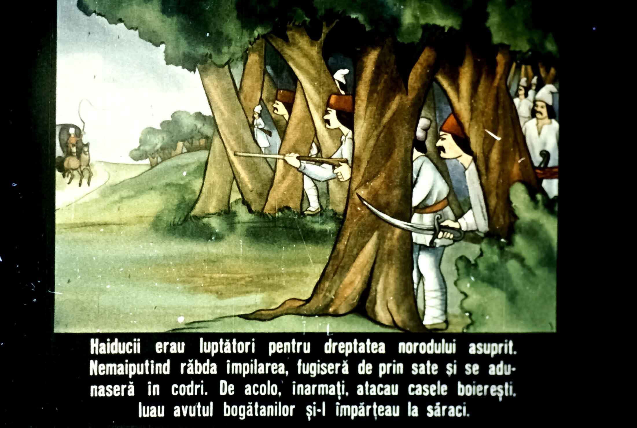 Ilustrație cu haiduci ascunzându-se printre copaci, pregătind un atac împotriva boierilor, cu peisaj de pădure în fundal.