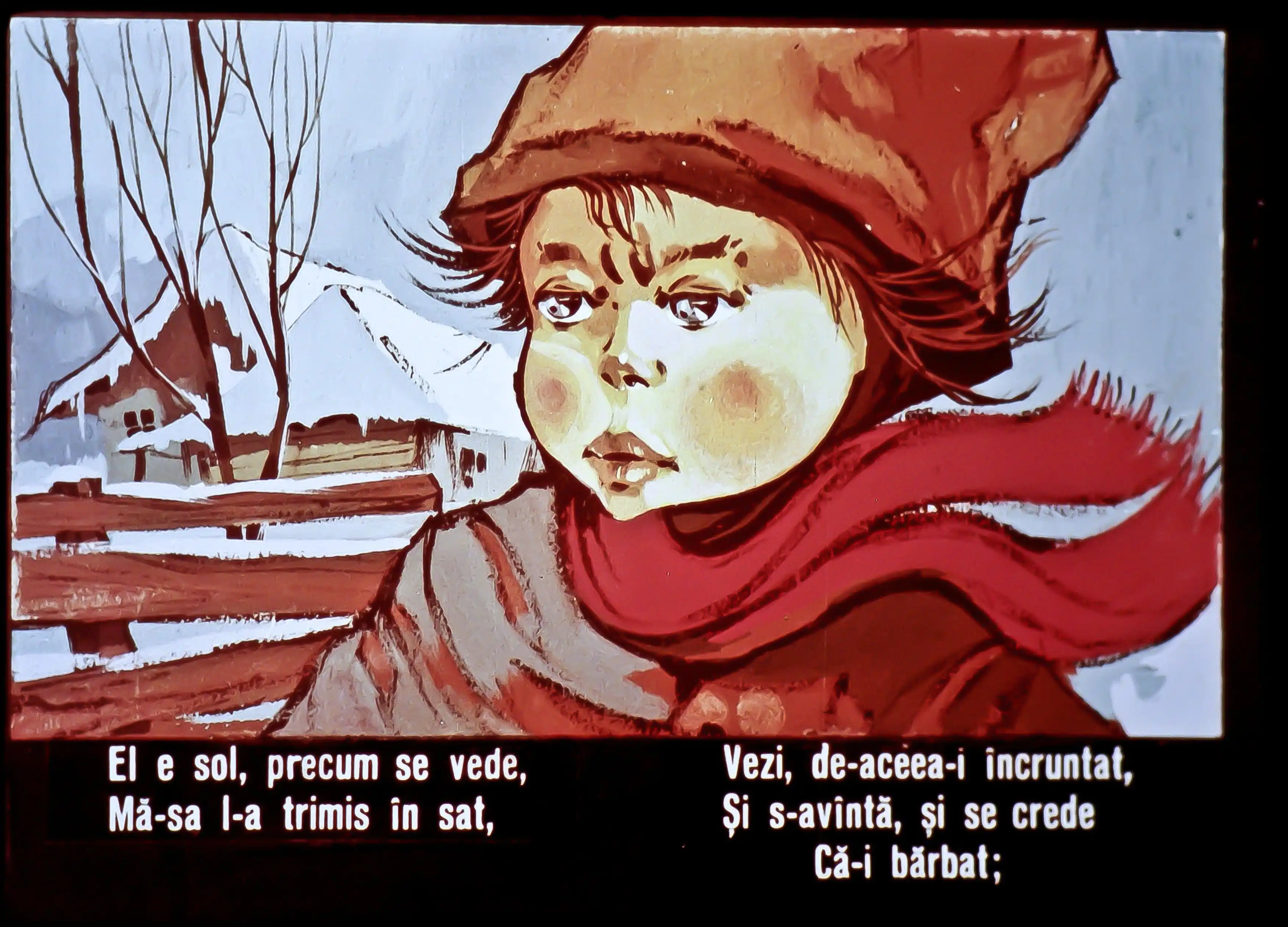 Ilustrație cu un copil îmbrăcat călduros, cu un zâmbet ușor trist, înconjurat de peisajul de iarnă, cu case și copaci fără frunze.