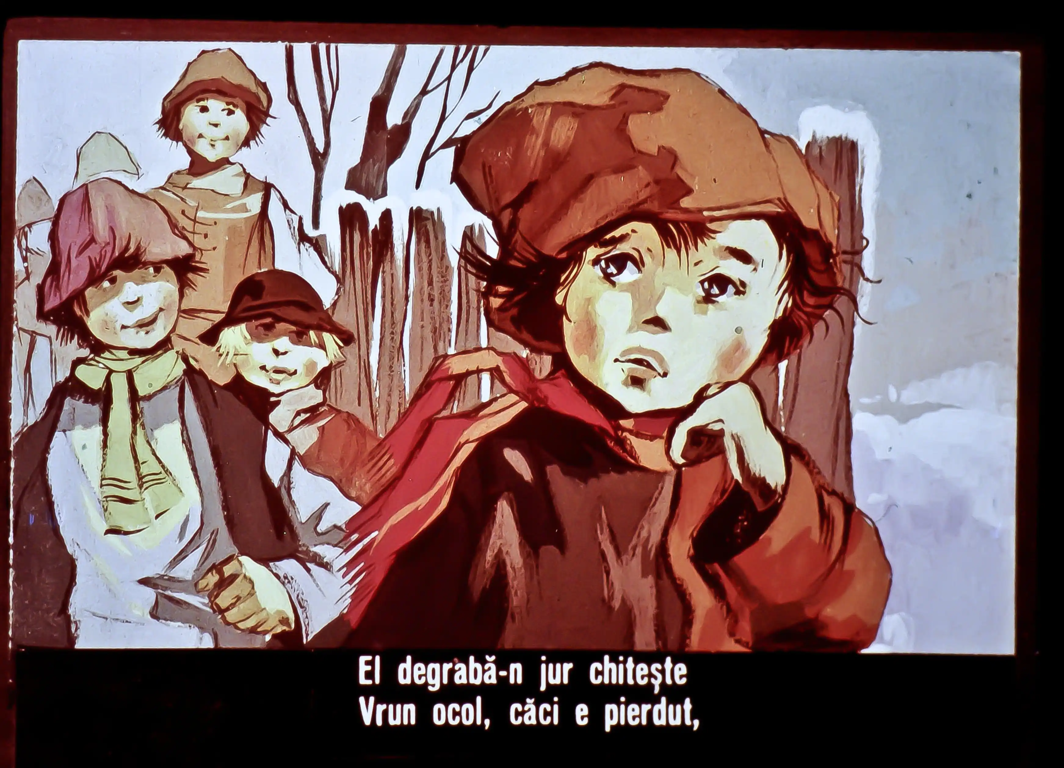Ilustrație cu patru copii zâmbind, cu un peisaj de iarnă în fundal.