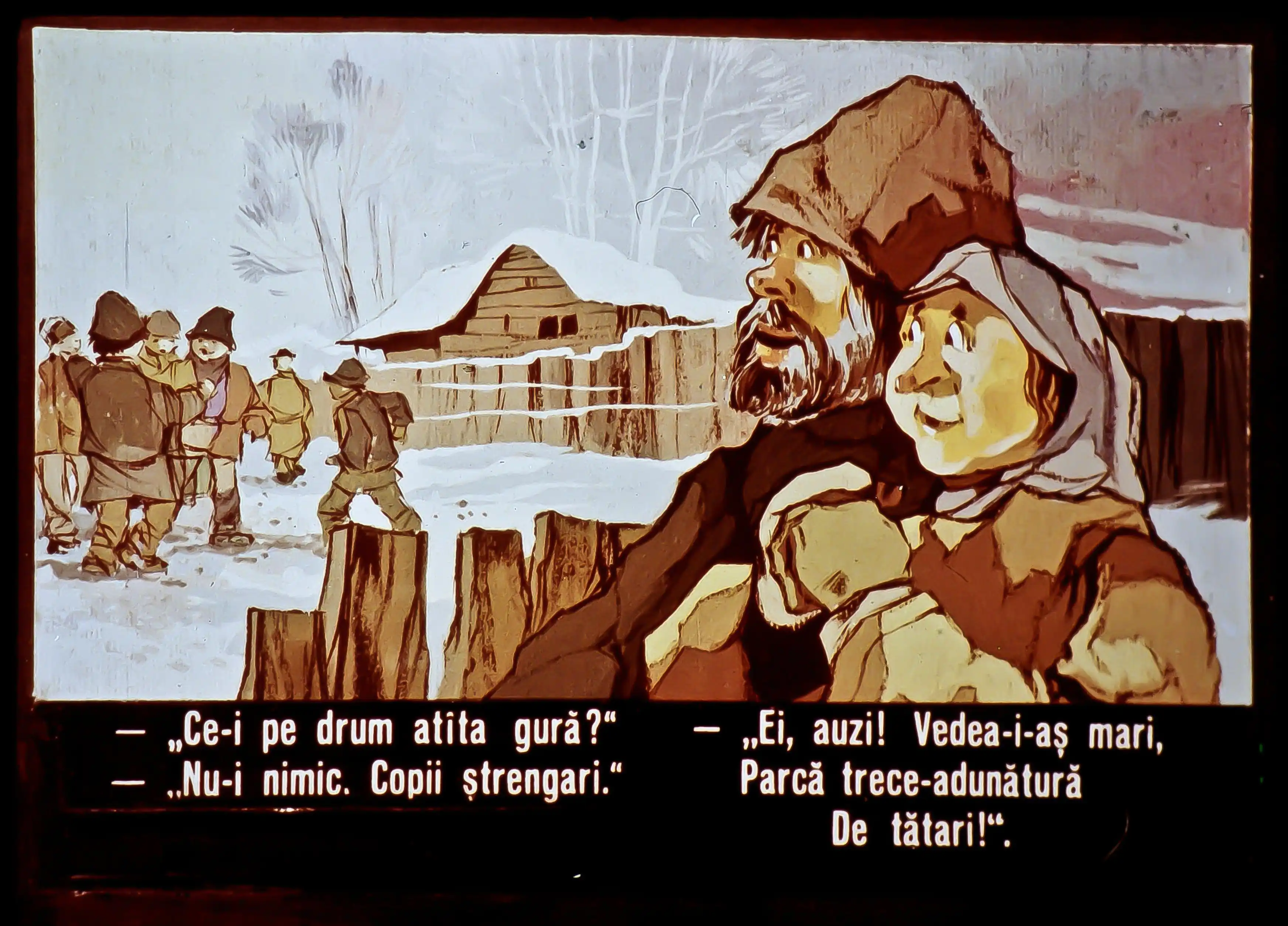 Două personaje discută într-un peisaj rural, cu un grup de oameni în fundal.