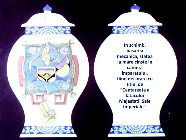 Imaginea prezintă două vase decorative albe cu detalii albastre, unul având un design colorat pe față care ilustrează o pasăre mecanică.