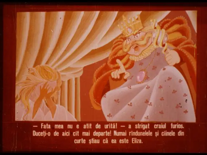 Scenă dintr-o poveste animată, cu un crai furios care strigă despre fata lui, afirmând că nu este urâtă și cerând să fie dusă departe.